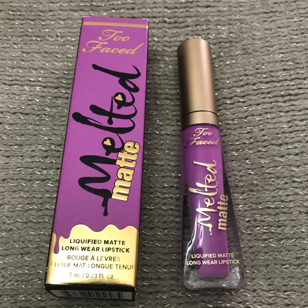 Too faced, Lipstick
